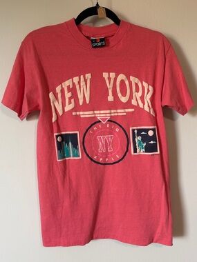 1982 single stitch puff paint NEW YORK pink short sleeved tee shirt fits size XS